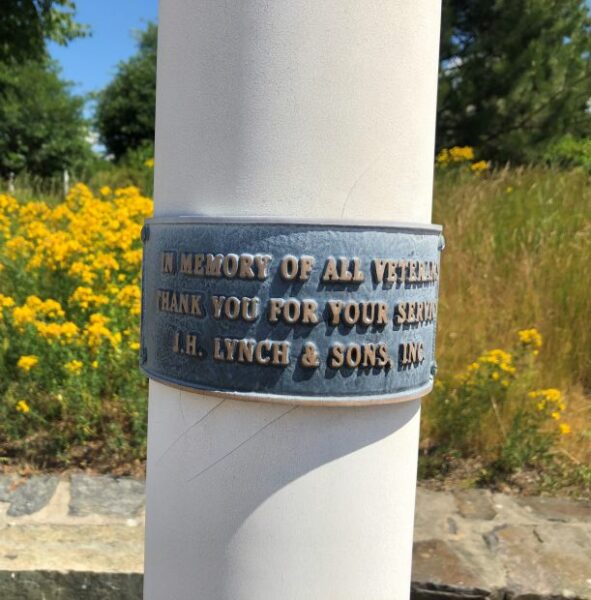 IN MEMORY OF ALL VETERANS FLAGPOLE WAR MEMORIAL PLAQUE