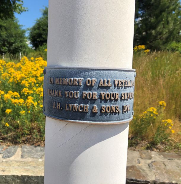 IN MEMORY OF ALL VETERANS FLAGPOLE WAR MEMORIAL PLAQUE