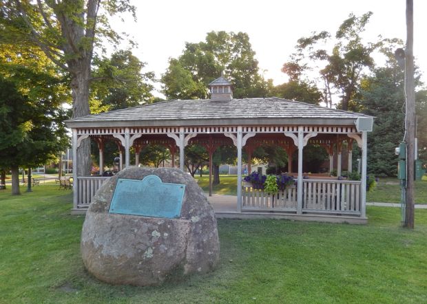 IN MEMORY OF OUR HEROIC DEAD MEMORIAL