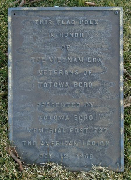 VIETNAM ERA VETERANS MEMORIAL FLAGPOLE PLAQUE