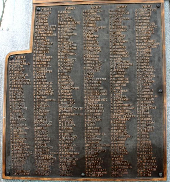 EASTHAMPTON THE WORLD WAR MEMORIAL PLAQUE B