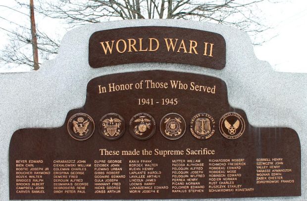 EASTHAMPTON WORLD WAR II MEMORIAL PLAQUE A
