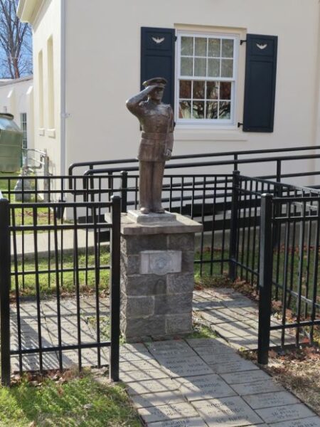U.S. MARINE CORPS SEMPER FIDELIS MEMORIAL STATUE