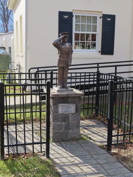 U.S. MARINE CORPS SEMPER FIDELIS MEMORIAL STATUE