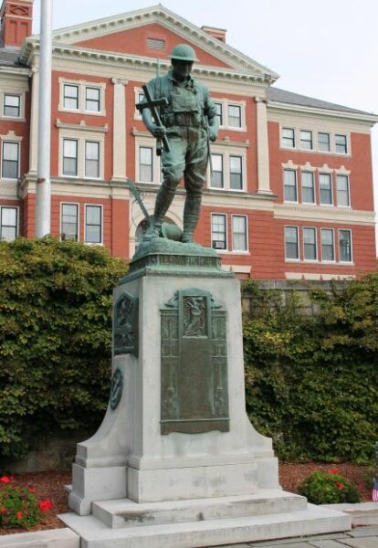 MARLBOROUGH LEST WE FORGET MEMORIAL CLOSE-UP