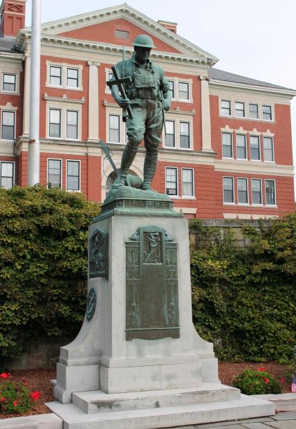 MARLBOROUGH LEST WE FORGET MEMORIAL CLOSE-UP