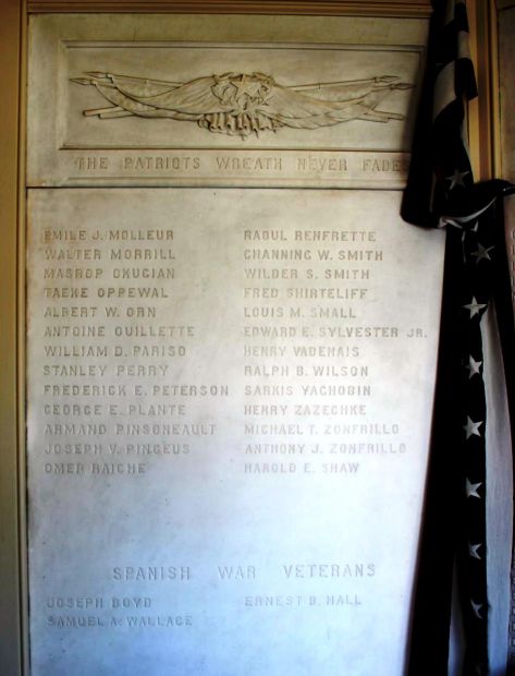 SUTTON SOLDIERS IN THE WORLD WAR MEMORIAL STONE B