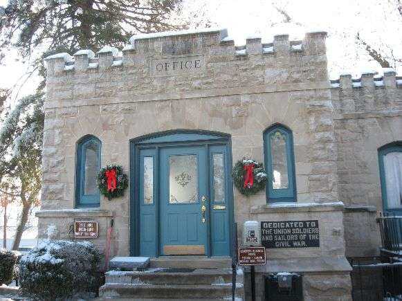 OTTUMWA CEMETERY G.A.R. MEMORIAL BUILDING