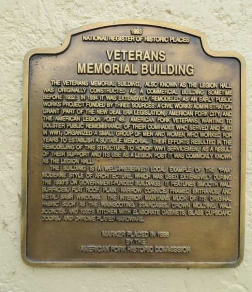 VETERANS MEMORIAL BUILDING PLAQUE