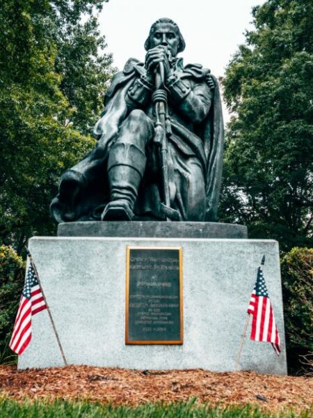 GEORGE WASHINGTON KNEELING IN PRAYER MEMORIAL STATUE