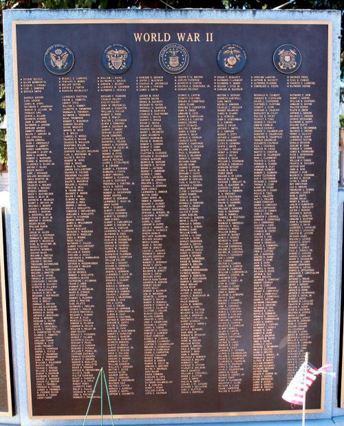 LACONIA WORLD WAR II VETERANS MEMORIAL CENTER PLAQUE