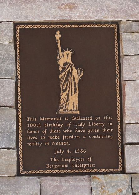 EMPLOYEES OF BERGSTROM STATUE OF LIBERTY 100TH BIRTHDAY MEMORIAL PLAQUE