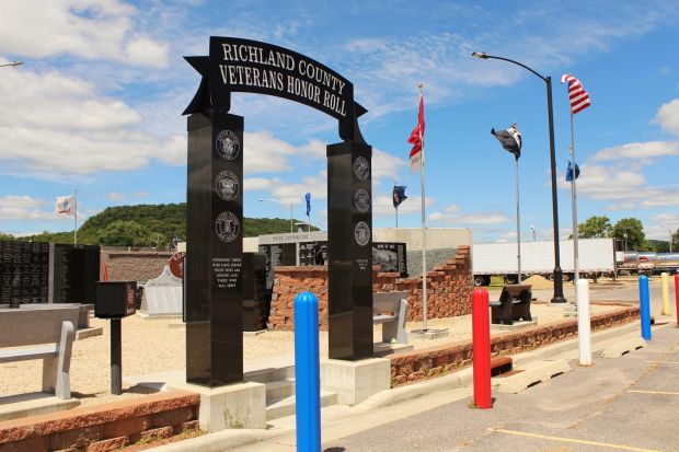 RICHLAND COUNTY VETERANS HONOR ROLL MEMORIAL ENTRANCE STONE