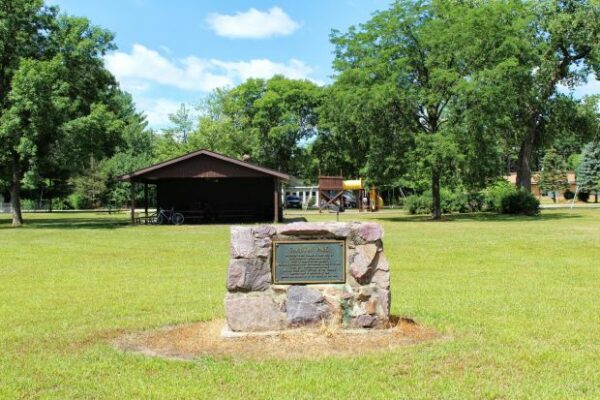 LONE ROCK GARRISON PARK MEMORIAL