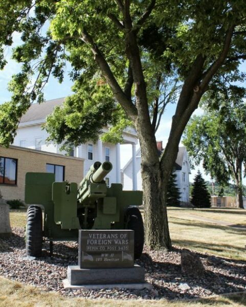 PEPIN CO. POST 3435 105 HOWITZER WAR MEMORIAL