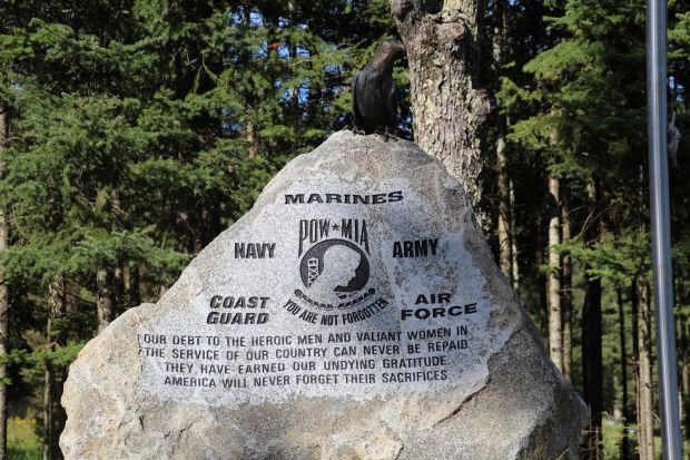 DUNBAR VETERANS MEMORIAL ROCK