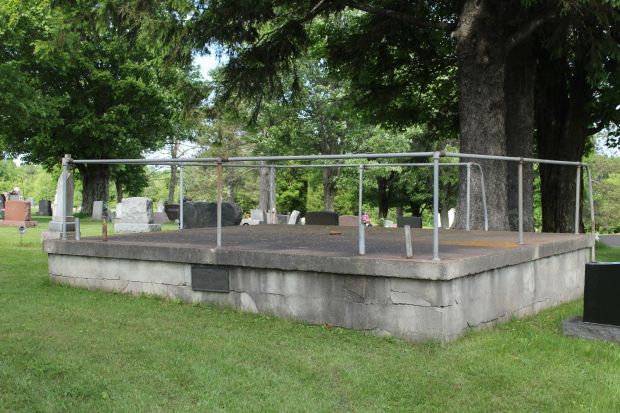 HURLEY POST NO. 58 MEMORIAL STAND PLAQUE