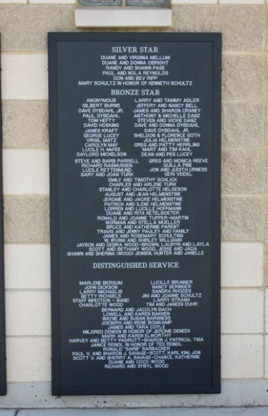 BLACK EARTH VETERANS WAR MEMORIAL PLAQUE A