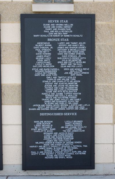 BLACK EARTH VETERANS WAR MEMORIAL PLAQUE A