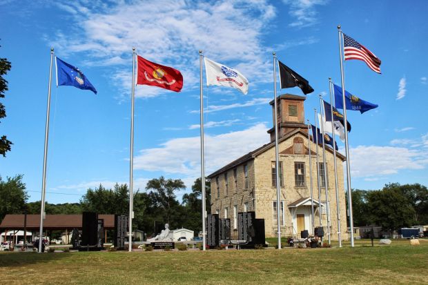 PRAIRIE DU CHIEN VETERANS MEMORIAL
