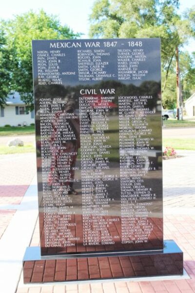 PRAIRIE DU CHIEN VETERANS MEMORIAL STONE J