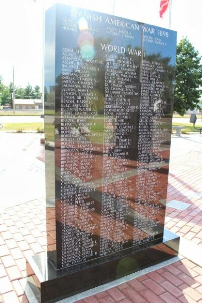 PRAIRIE DU CHIEN VETERANS MEMORIAL STONE I
