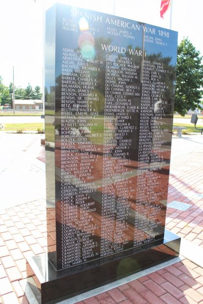 PRAIRIE DU CHIEN VETERANS MEMORIAL STONE I
