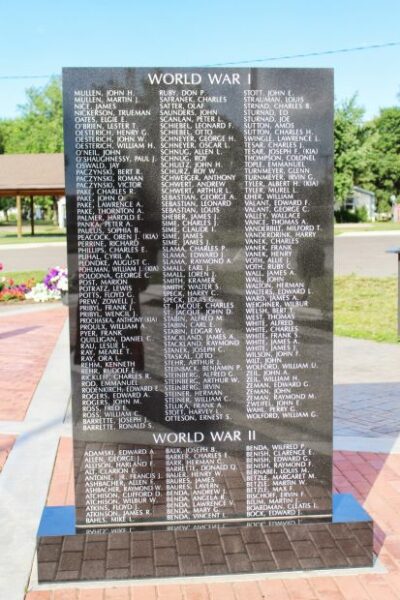 PRAIRIE DU CHIEN VETERANS MEMORIAL STONE G