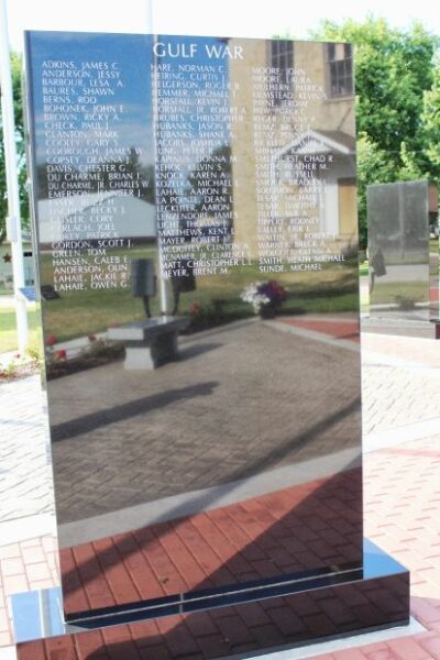 PRAIRIE DU CHIEN VETERANS MEMORIAL STONE E