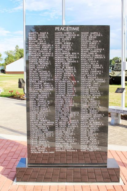 PRAIRIE DU CHIEN VETERANS MEMORIAL STONE D