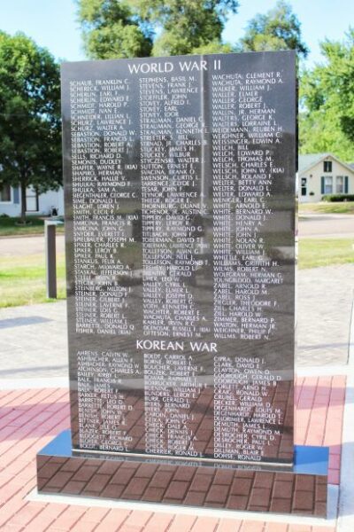PRAIRIE DU CHIEN VETERANS MEMORIAL STONE B
