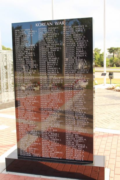 PRAIRIE DU CHIEN VETERANS MEMORIAL STONE A
