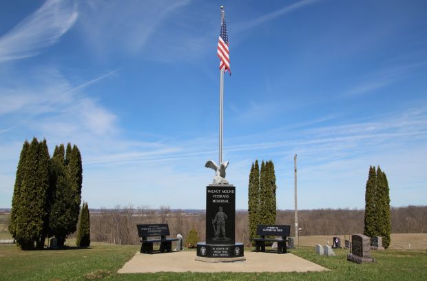 WALNUT MOUND VETERANS MEMORIAL