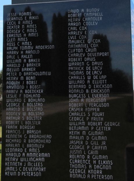 WALNUT MOUND VETERANS MEMORIAL SIDE B