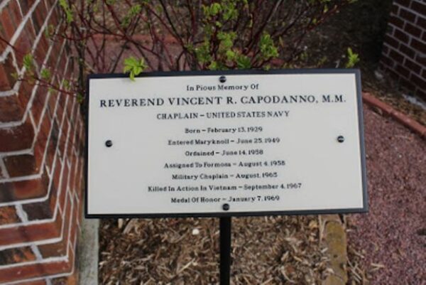 REVEREND VINCENT R. CAPODANNO MEDAL OF HONOR WAR MEMORIAL PLAQUE