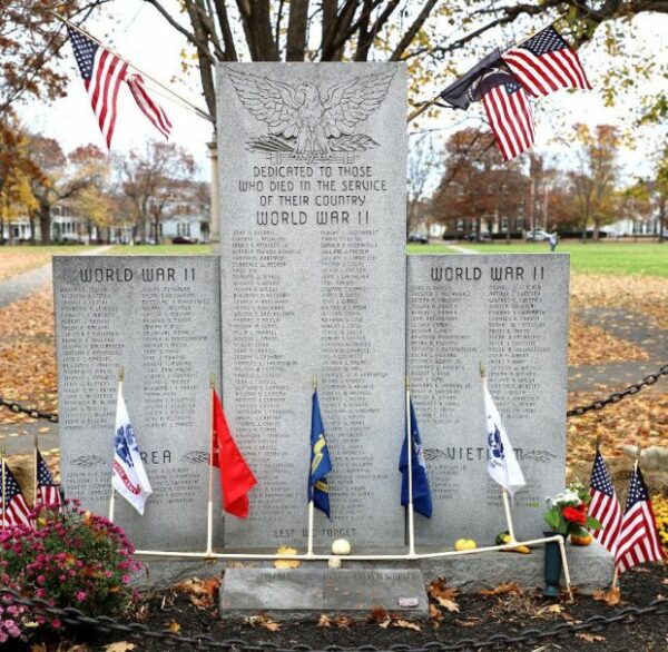 SALEM HONOR ROLL WAR MEMORIAL CLOSE-UP
