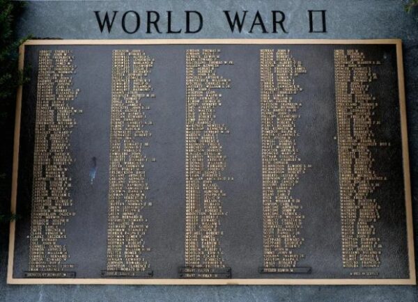 NORTH READING WORLD WAR II MEMORIAL PLAQUE