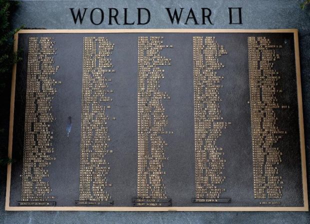 NORTH READING WORLD WAR II MEMORIAL PLAQUE