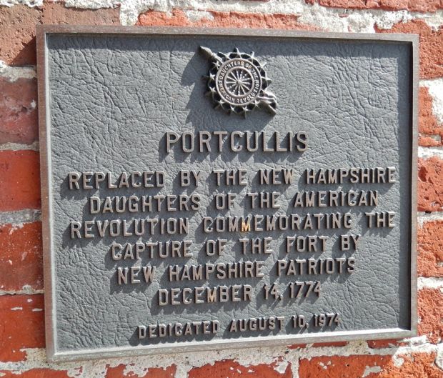 PORTCULLIS REVOLUTIONARY WAR MEMORIAL PLAQUE