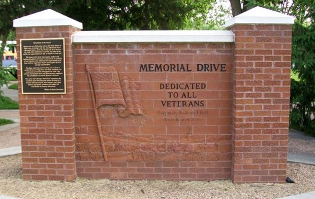 VETERANS MEMORIAL DRIVE WALL
