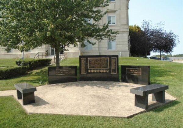 RAY COUNTY WORLD WAR II AND KOREAN WAR VETERANS MEMORIAL