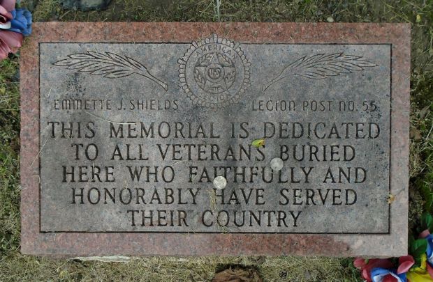 RIVERSIDE CEMETERY ALL VETERANS MEMORIAL FLAGPOLE PLAQUE