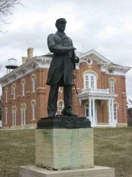 ADMIRAL DAVID FARRAGUT MEMORIAL AT MONTAUK