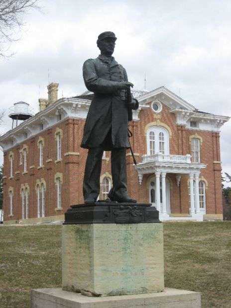 ADMIRAL DAVID FARRAGUT MEMORIAL AT MONTAUK