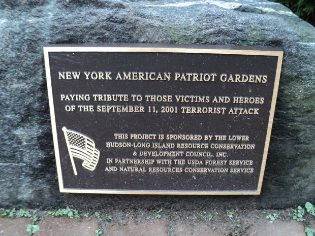 NEW YORK AMERICAN PATRIOT GARDENS MEMORIAL PLAQUE