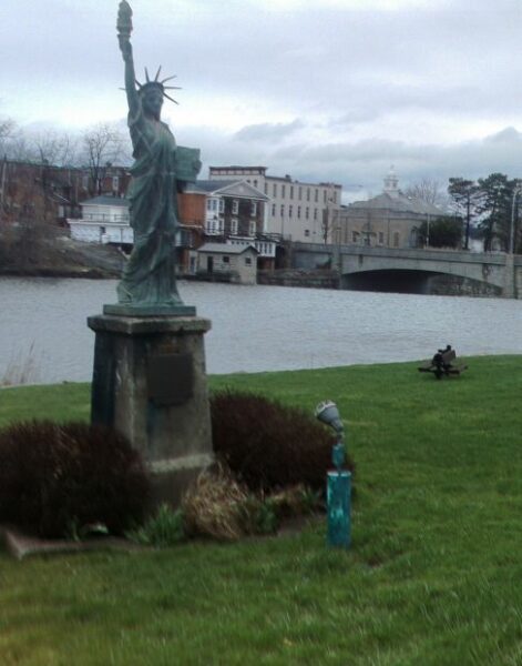 LE ROY STATUE OF LIBERTY REPLICA MEMORIAL