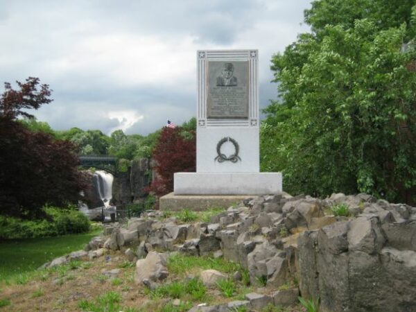 CAPTAIN ERIC M. GRAUPE MEMORIAL