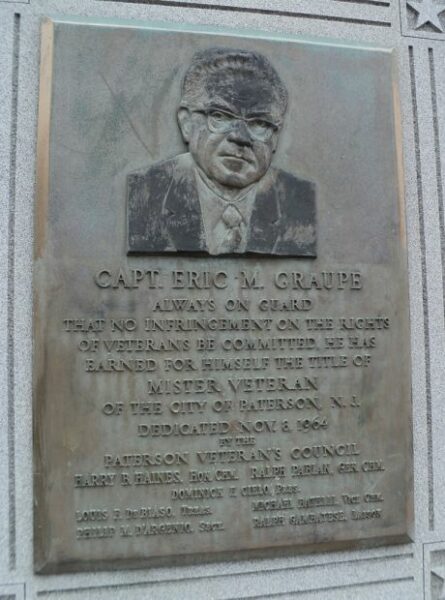 CAPTAIN ERIC M. GRAUPE MEMORIAL PLAQUE