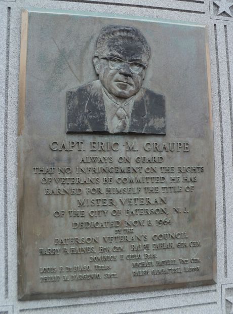 CAPTAIN ERIC M. GRAUPE MEMORIAL PLAQUE