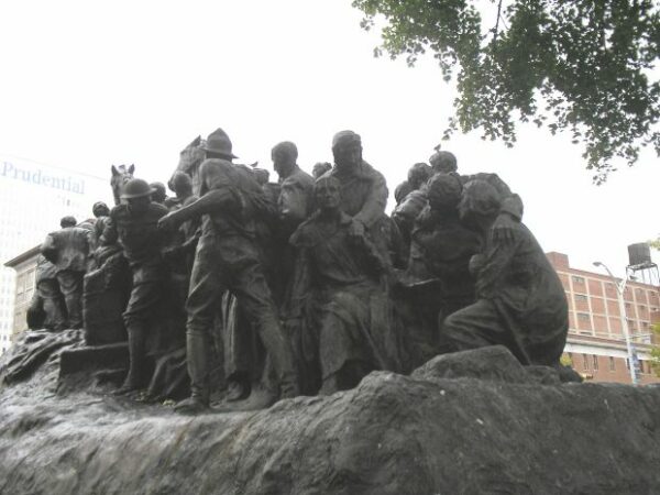 THE WARS OF AMERICA MEMORIAL STATUES SIDE F